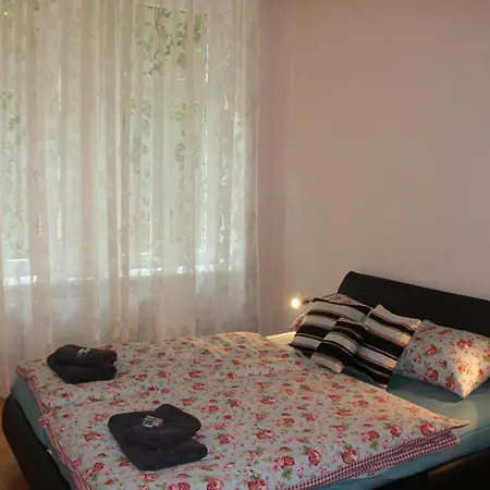 アパート Jurincom Sadova *